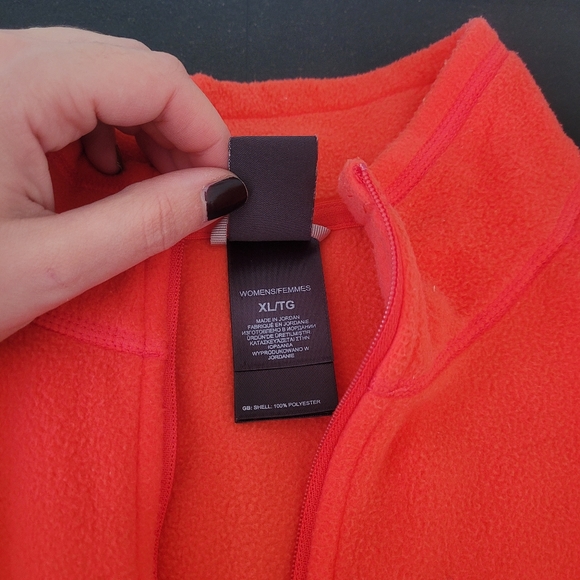 North face pullover 1/4 zip - Picture 2 of 3